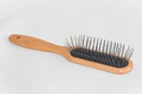 Щетка массажная деревянная узкая (с металлическим зубом)